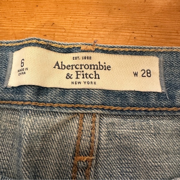 Abercrombie & Fitch distressed denim shirts women 6 waist 28 - Picture 3 of 3